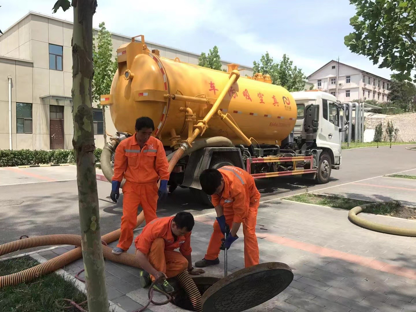 清水化粪池清理与5-8吨吸粪车施工效率分析